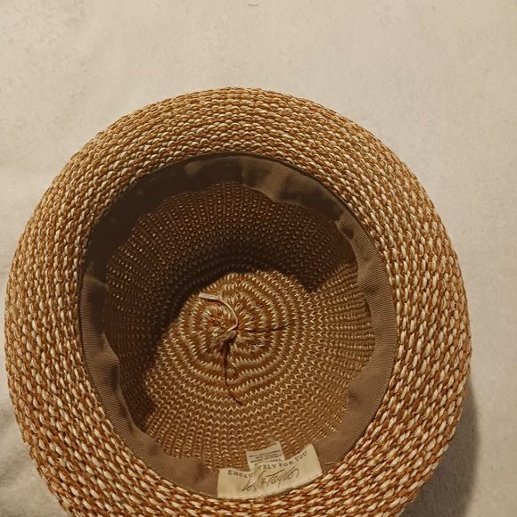 Womans Hat - Picture 3 of 4